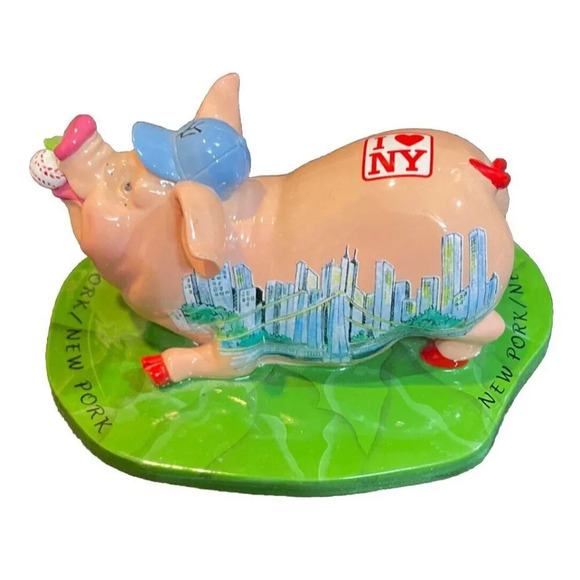 Pig Invasion New‎ Pork I Love NY Collectible Figurine Farm Anthropomorphic Decor - Picture 4 of 7